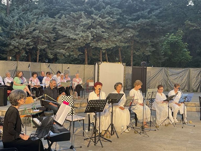 “Κόκκινη κλωστή δεμένη” με πρωταγωνιστές τα μέλη των ΚΑΠΗ